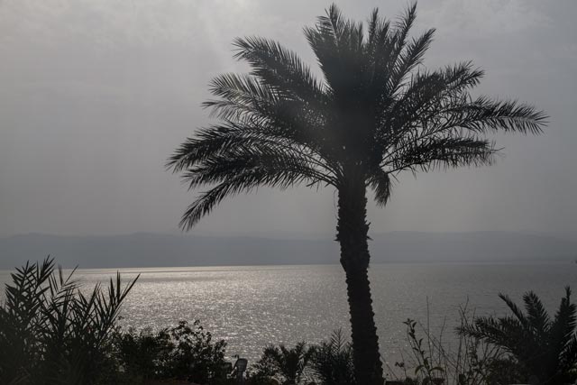 Namiddagzon over de Dode Zee